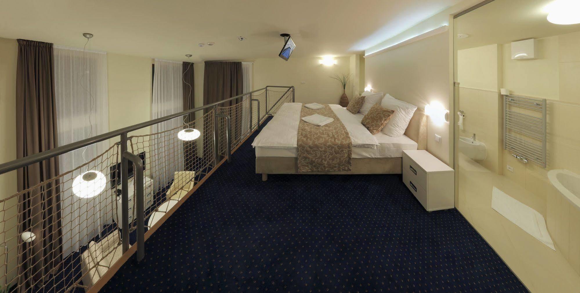 Esmarin Wellness Hotel Mníšek pod Brdy Dış mekan fotoğraf