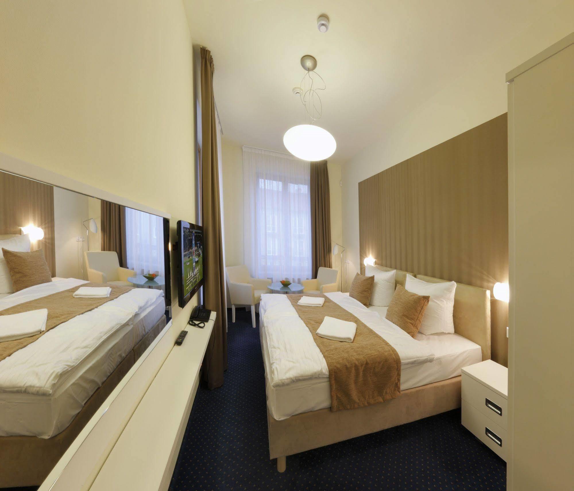 Esmarin Wellness Hotel Mníšek pod Brdy Dış mekan fotoğraf